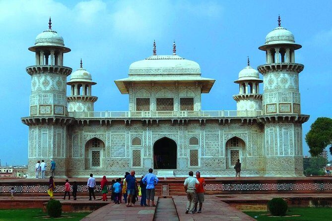 Agra,Taj Mahal with Fatehpur Sikri Day Trip from Delhi includes Guide - FAQs