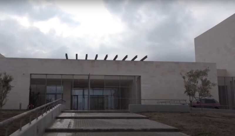 Aigai: Polycentric Museum & Royal Graves E-ticket with Audio - Key Points