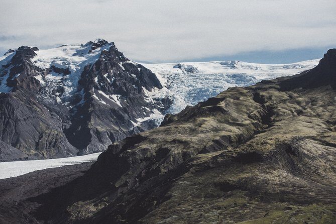 Airplane flight over glacier lagoons and Iceland's highest peak - Why This Tour Is Worth Considering