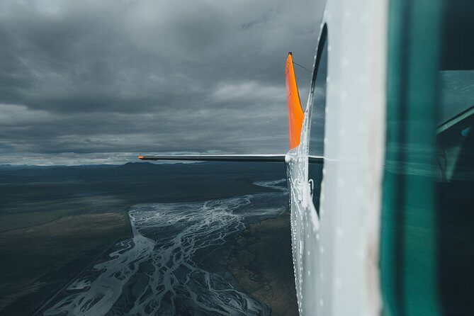 Airplane tour over black sands and riverbeds from Skaftafell - Exploring the Reality of the Flight Experience