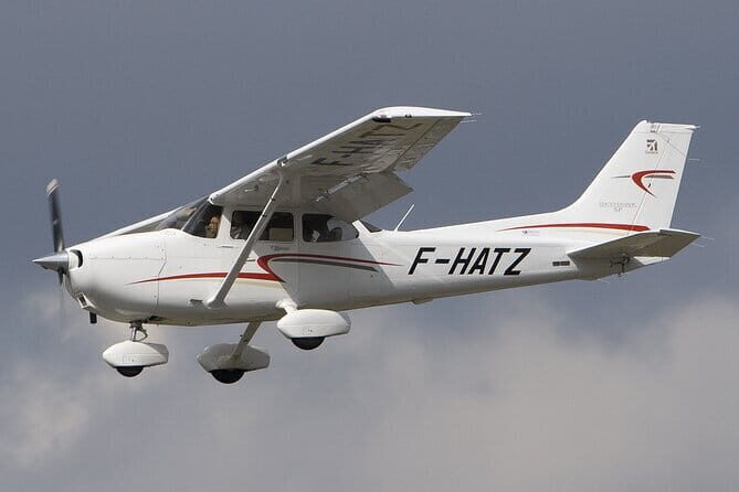 Airplane Transfer between Ratmalana Airport (RML) and Hingurakgoda Airport (HIM) - Key Points