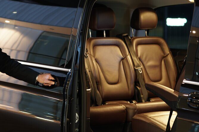Airport Limousine Transfer: Arlanda Airport to Stockholm City 1-7 Passengers - Key Points