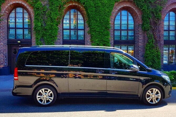 Airport Limousine Transfer: Stockholm City to Arlanda Airport 1-7 Passengers - Key Points