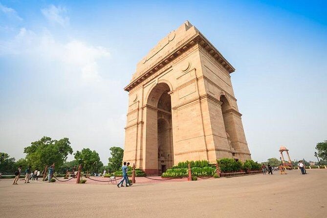 Airport Pickup One Night Hotel & Delhi Sightseeing - Key Points
