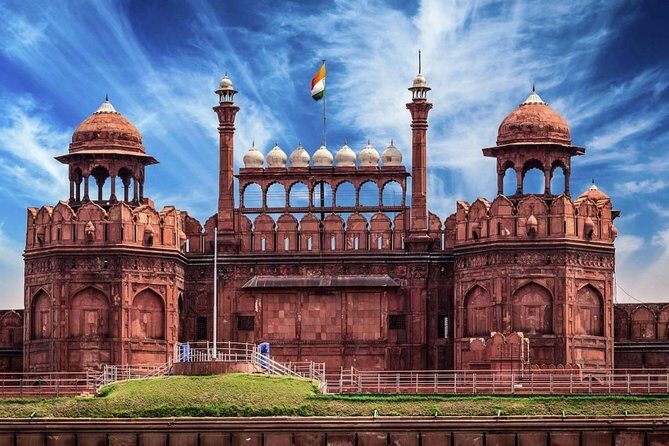 Airport Pickup One Night Hotel & Delhi Sightseeing - An In-Depth Look at the Experience
