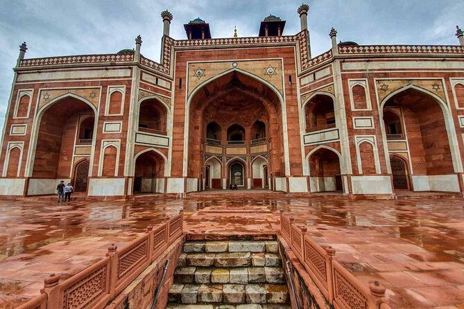 Airport Pickup One Night Hotel & Delhi Sightseeing - Hotel Accommodation