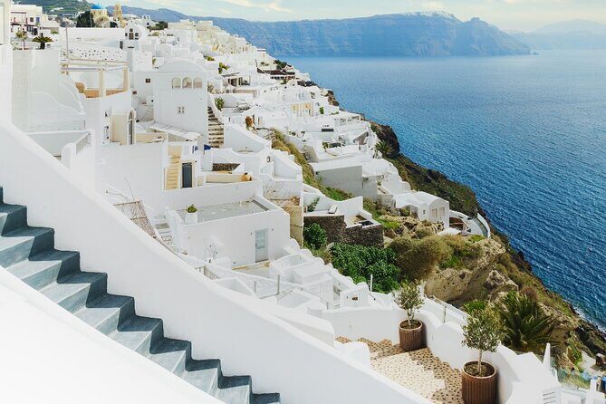 Airport, Port and Hotel Private Transfer in Santorini - A Deep Dive into the Transfer Experience