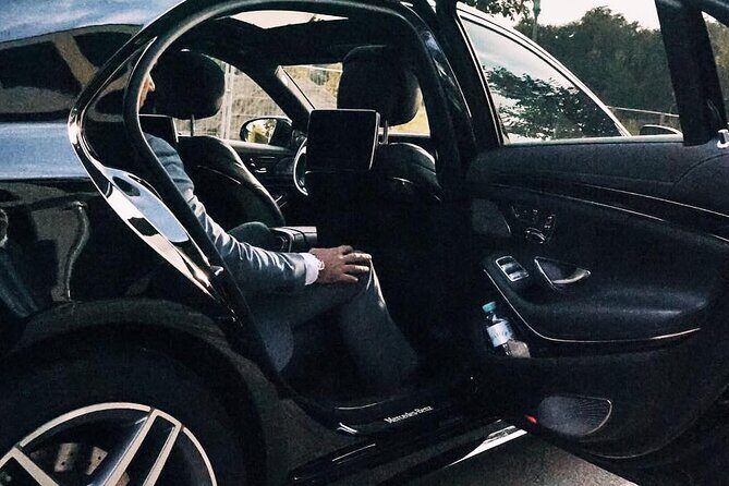 Airport Transfer: New York to Newark Airport EWR by Business Car - An In-Depth Look at the Transfer Experience