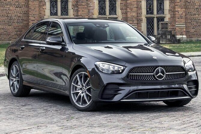 Airport Transfer: Prague to Prague Airport PRG by Business Car - Professional Drivers and Service Quality