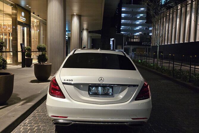 Airport Transfers - Chauffeur Car & Limo Services of Melbourne - Features That Enhance Your Journey