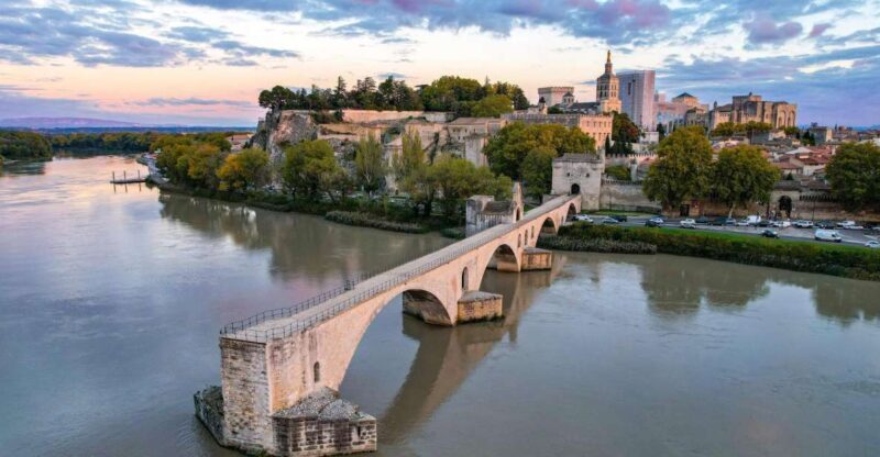 Aix en Provence and Avignon city of Popes Private Tour - Key Points