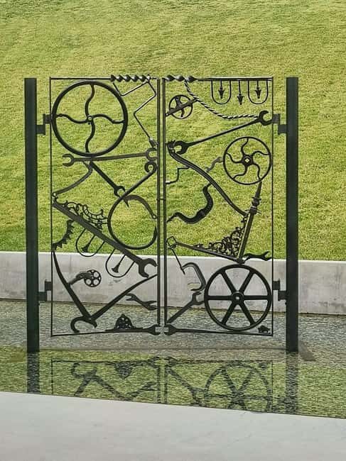 Aix en Provence: Discovery of Prestigeous Wineries and Art - Key Points