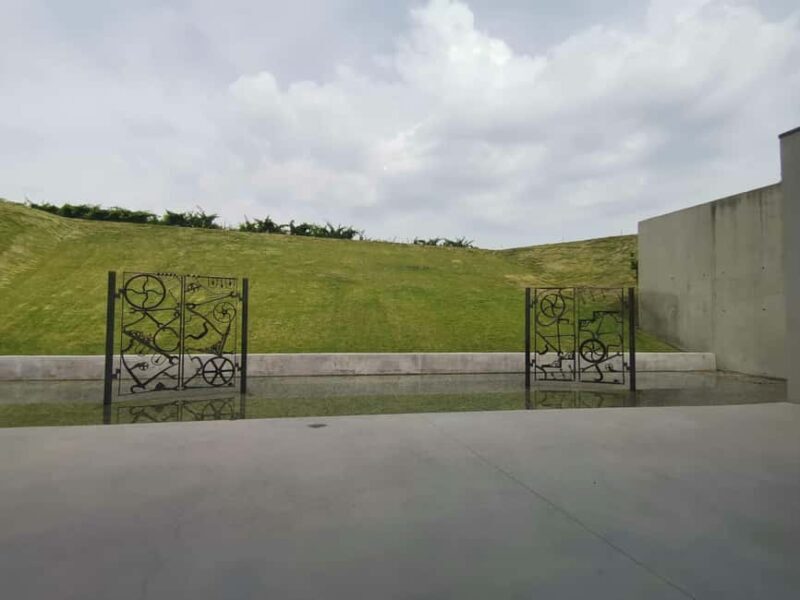 Aix en Provence: Discovery of Prestigeous Wineries and Art - Who Should Consider This Tour?