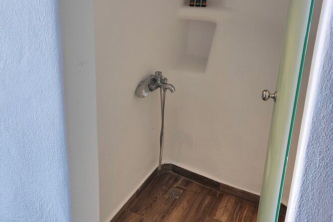 Akrotiri: Couples Departure Day Treat w Massage & Day Pool Access - Practical Tips for Booking and Enjoying