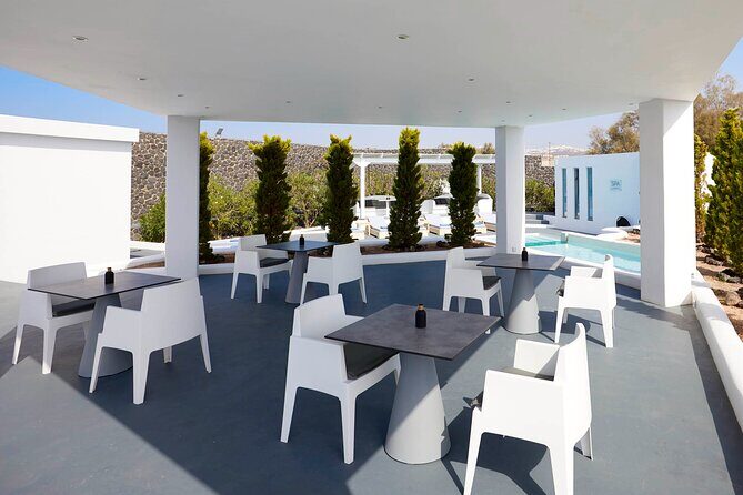 Akrotiri: Couples Massage with Dinner, Pool Access, wine, fruits - A Deep Dive into the Experience