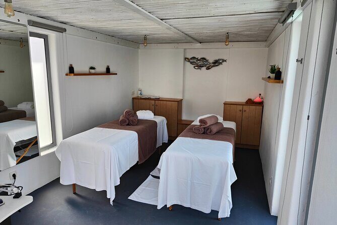 Akrotiri: Couples Massage with Dinner, Pool Access, wine, fruits - Who Should Consider This Tour