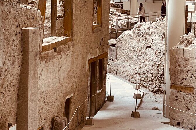 Akrotiri private tour, bu licensed guide , with transfer - Who Should Consider This Tour?