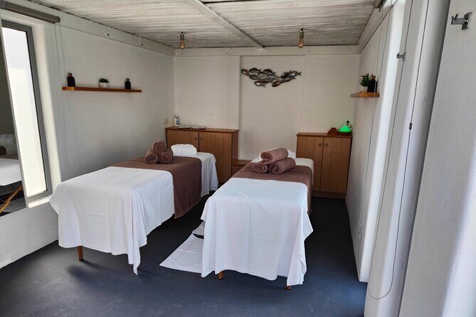 Akrotiri: Spa break for 3-4 friends, Pool access, wine & fruits - Relax and Rejuvenate: A Closer Look at the Akrotiri Spa Break for Friends