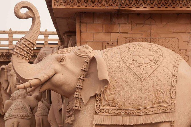 Akshardham: Exhibition, Light and Water Show with Transfers - Who Should Consider This Tour?