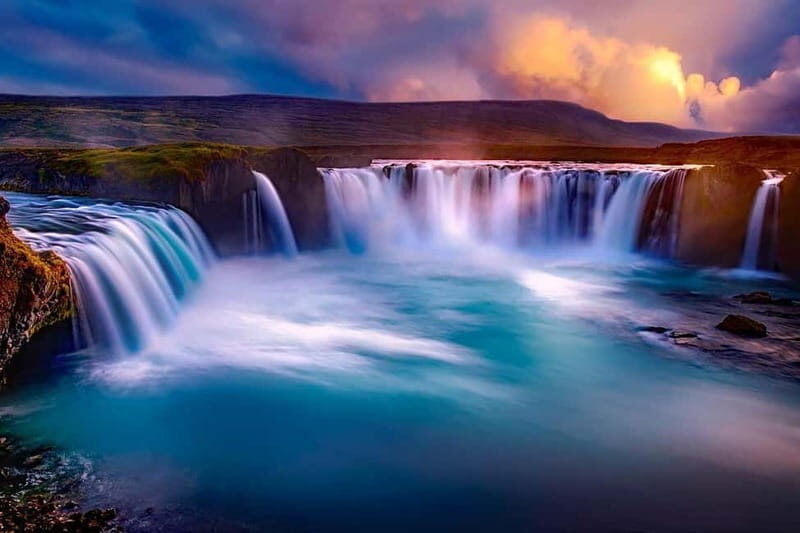 Akureyri Port: Godafoss Waterfall Classic Tour & Viewpoint - Transportation, Guide, and Group Dynamics