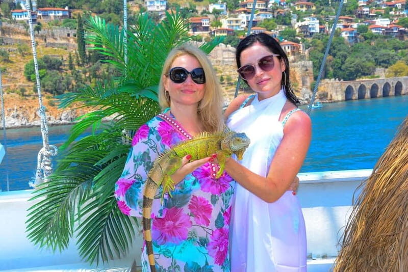 Alanya Boat Trip with Swimming & Castle Panorama Views - Key Points