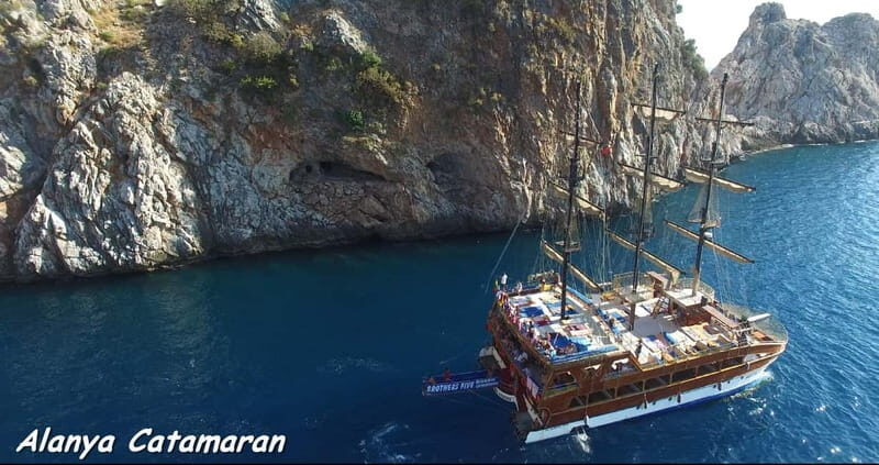 Alanya: Catamaran Boat Trip with Swimming Stops incl Lunch - Key Points