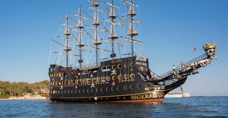 Alanya: Pirate Boat Tour with Buffet Lunch and Drinks - The Food and Drinks