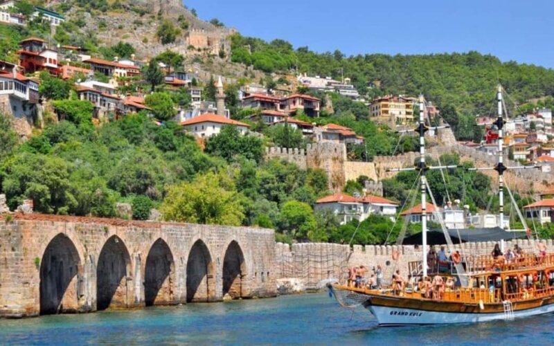 Alanya: Relaxing Boat Tour w/ Lunch, Without Foam Loud Music - Practical Details and Tips