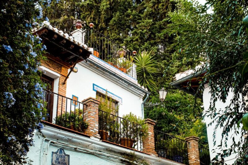 Albayzín: Granada's Albayzín Tour with Food Tasting - Carmen de los Geranios & Casa Museo de Max Moreau