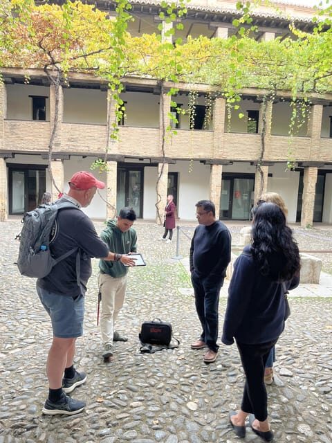 Albayzín: Granada's Albayzín Tour with Food Tasting - Sunset at Mirador Ojo de Granada