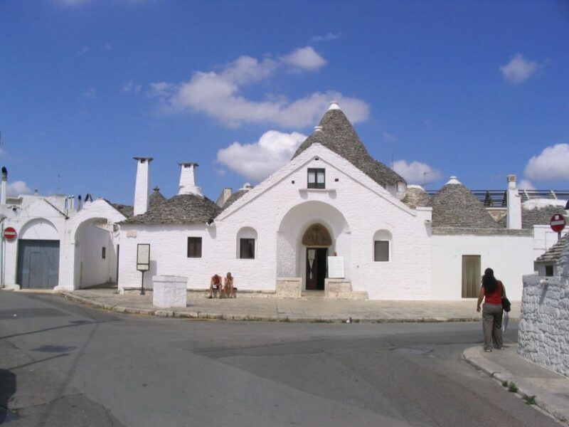 Alberobello: History Walking Tour - Exploring Rione Monti and Aia Piccola