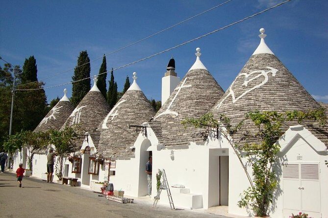 Alberobello with a local tour guide! - Key Points