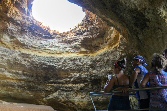 Albufeira: 6-Hour Sunset Dinner Catamaran Cruise with Open Bar - FAQ