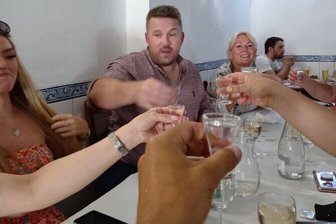 Albufeira Coast Tour with Wine Tasting and Chicken PiriPiri Lunch - Who Should Consider This Tour?