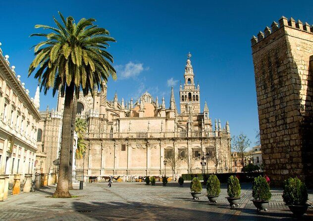 Alcazar, Cathedral and Giralda + Santa Cruz - A Deep Dive into the Seville Tour Experience