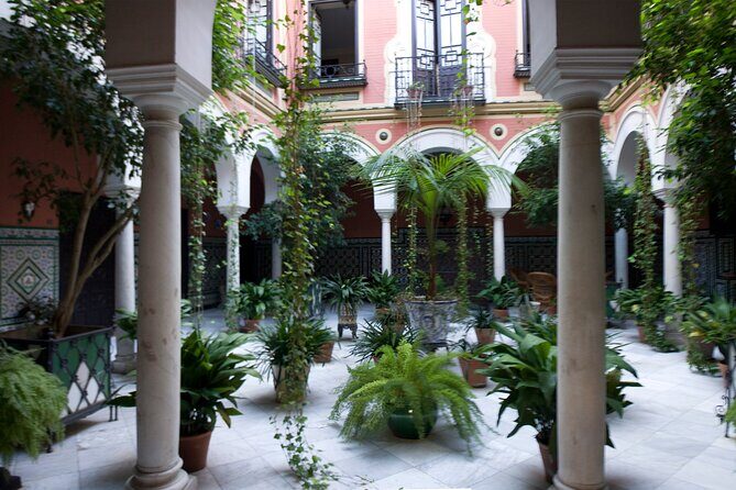 Alcazar Guided Day Tour in Seville - The Neighborhoods: Barrio Santa Cruz and The Jewish Quarter