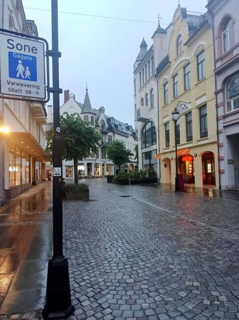 Ålesund: Art Nouveau Walking Tour - Starting Point and First Impressions