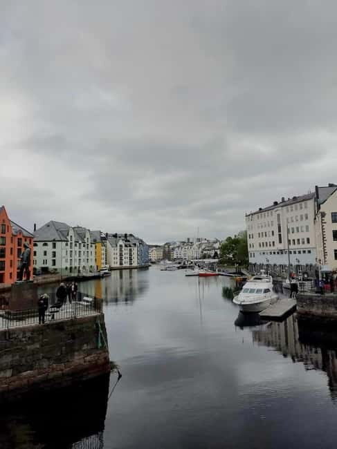 Ålesund: Art Nouveau Walking Tour - Coastal Views and Giske Islands