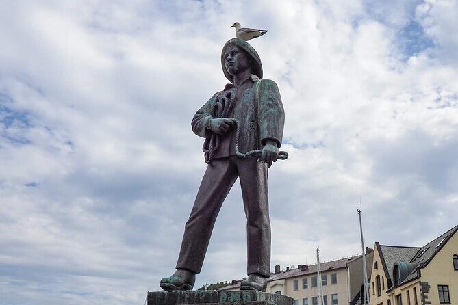 Ålesund Sightseeing and Viking Saga Islands - The Mountain Viewpoint: Mount Aksla