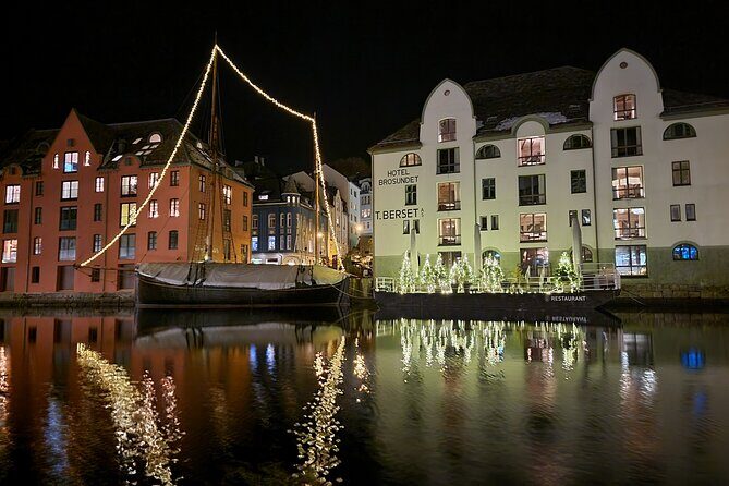 Ålesund Two Hour Walking City Tour - Exploring Ålesund in Two Hours: What to Expect