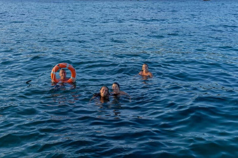 Algarve: Catamaran Sunset Tour with DJ or Live Guitarist - FAQ