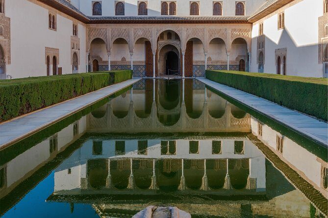 Alhambra, Albaicin and Sacromonte Guided Tour - Who Should Consider This Tour?