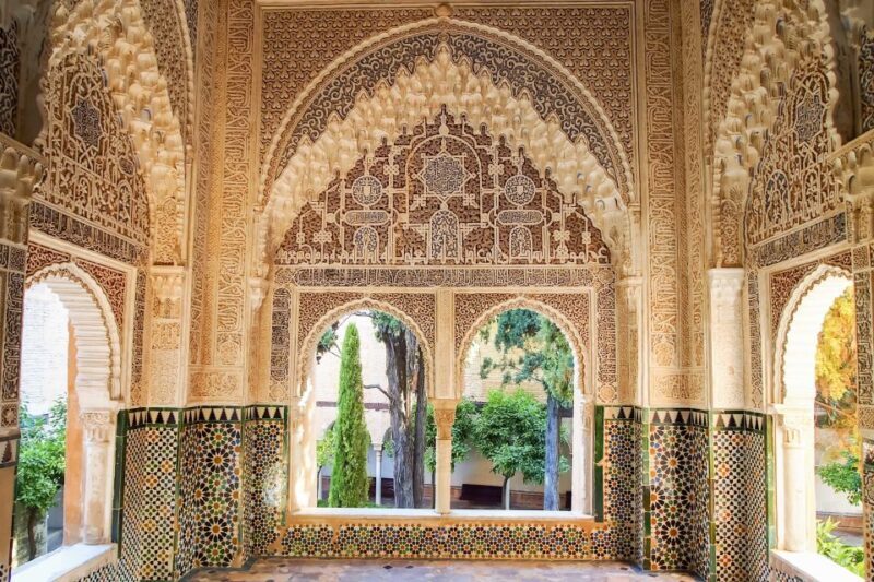 Alhambra and Albaicín Full-Day Private Tour from Seville - The Value of a Private Guided Tour