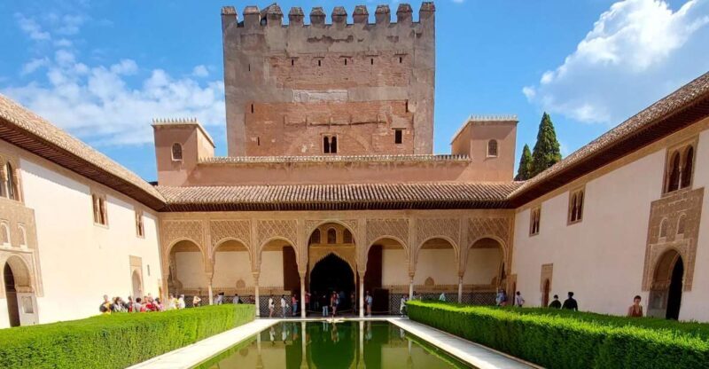 Alhambra and Nasrid Palaces Guided Tour with Tickets - Key Points
