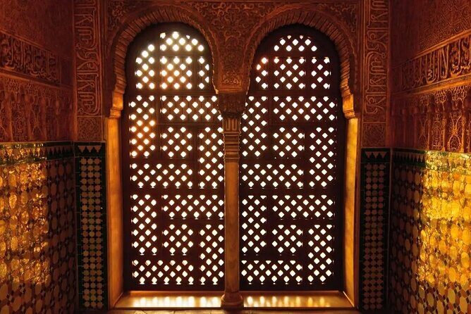 Alhambra and Nasrid Private Walking Tour with Food Tasting - The Experience: What You Can Expect