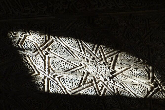 Alhambra and Nasrid Private Walking Tour with Food Tasting - Practical Details and Tips