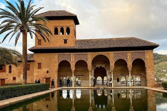 Alhambra Experience Explore Nasrid Palaces & Generalife Gardens - Is This Tour Worth It?