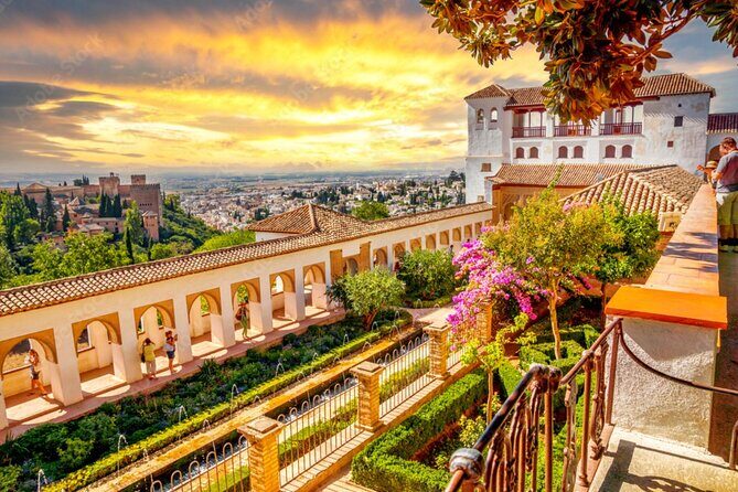 Alhambra gardens guided tour (English guide) - An Introduction to the Alhambra Gardens Guided Tour