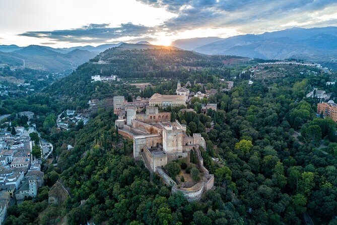 Alhambra & Generalife, Albaicín & Sacromonte Skip-the-Line Private Tour - Key Points