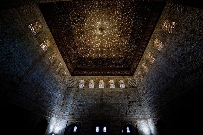 Alhambra & Generalife: Exclusive 3-Hour Private Tour with Tickets Included - A Closer Look at the Tour Itinerary